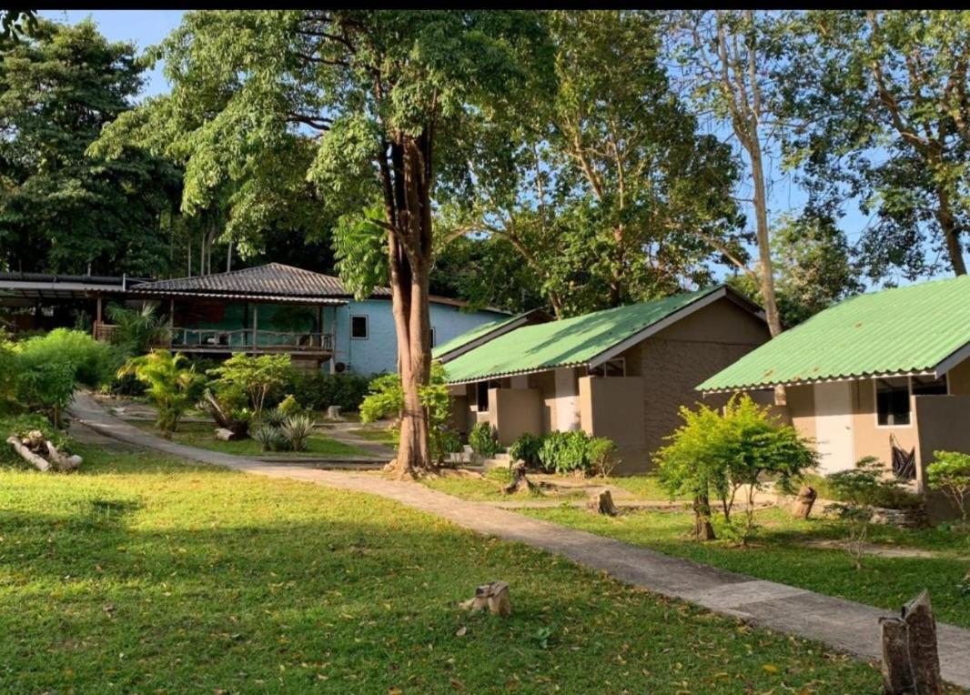 Siam Flora Resort Ko Lanta Rum bild